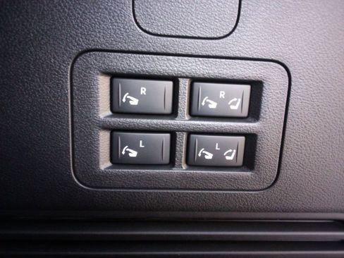 New 2026 Nissan Armada SL w/ Captain's Chari Seat Package image 29