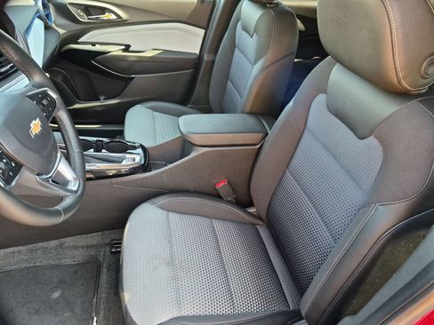 Used 2025 Chevrolet Trax LT w/ LT Convenience Package FWD image 24