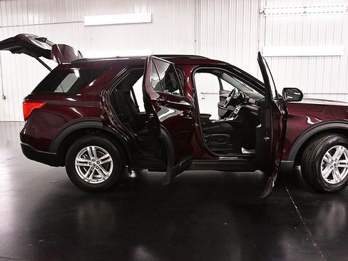 Used 2022 Ford Explorer XLT image 33