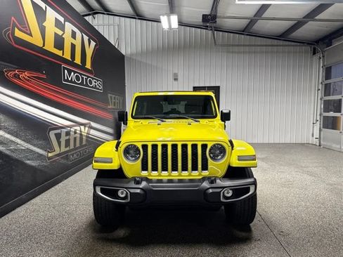 Used 2023 Jeep Wrangler Unlimited Sahara w/ Cold Weather Group AWD/4WD image 17