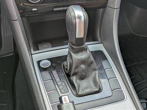 Used 2022 Volkswagen Passat 2.0T SE image 12