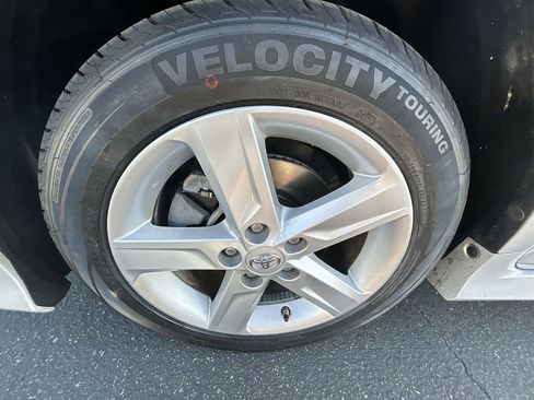 Used 2013 Toyota Camry SE image 10