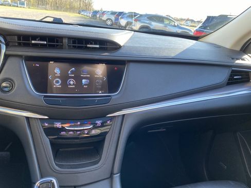 Used 2018 Cadillac XT5 Luxury w/ Driver Awareness Package image 13