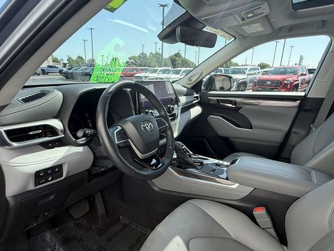 Used 2023 Toyota Highlander Platinum AWD/4WD image 27