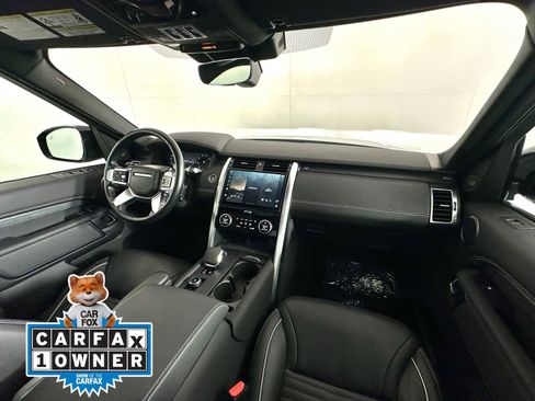 Used 2023 Land Rover Discovery Metropolitan Edition image 2