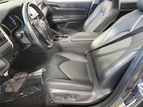 Used 2023 Toyota Camry SE image 19