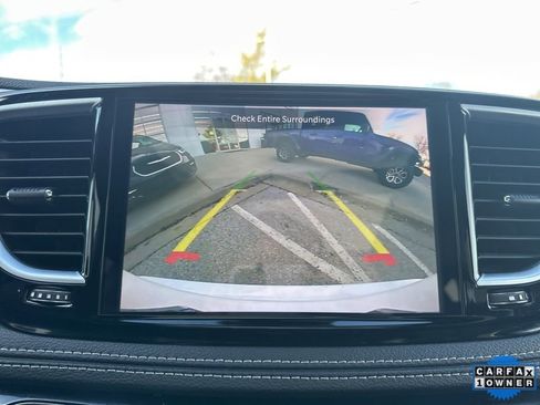 Used 2025 Chrysler Pacifica Limited image 69