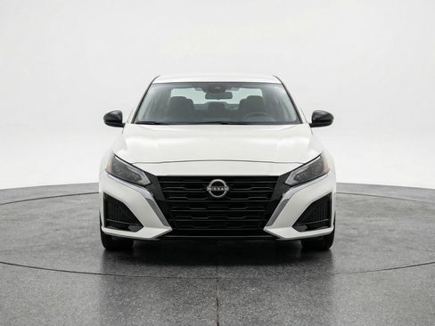 Used 2025 Nissan Altima 2.5 SV image 2