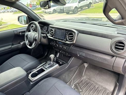 Used 2021 Toyota Tacoma TRD Off-Road w/ Technology Package AWD/4WD image 15