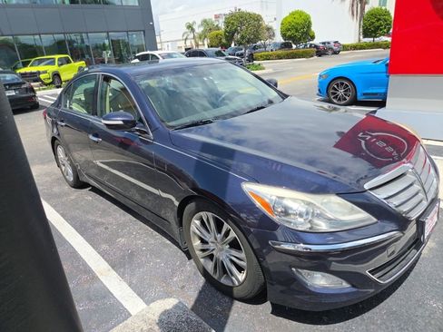 Used 2012 Hyundai Genesis 3.8 w/ Premium Pkg image 1