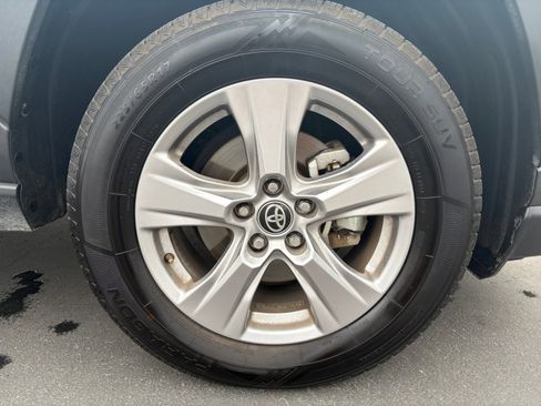 Used 2025 Toyota RAV4 XLE AWD/4WD image 30