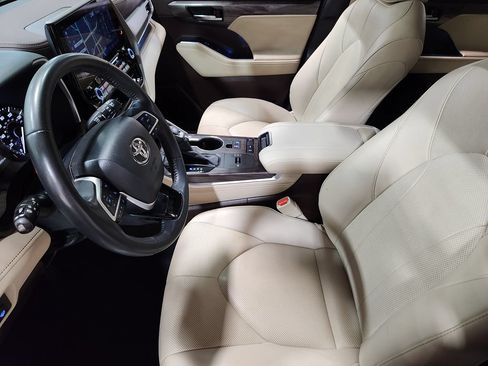 Used 2022 Toyota Highlander Limited FWD image 31