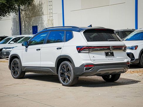 New 2025 Volkswagen Taos SE FWD image 5