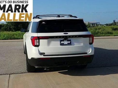 Used 2025 Ford Explorer Active AWD/4WD image 7