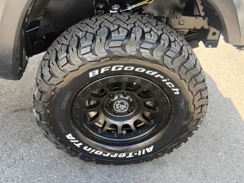 Used 2020 Toyota Tacoma TRD Off-Road w/ Technology Package AWD/4WD image 32