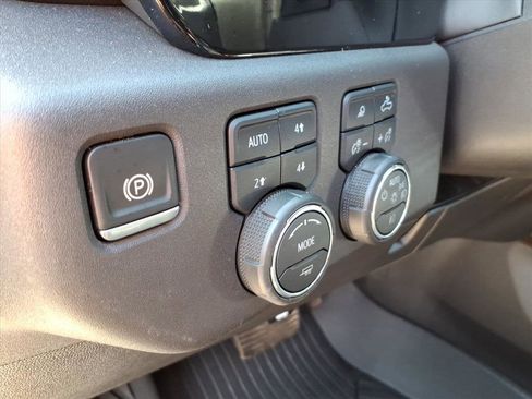 Used 2024 Chevrolet Silverado 1500 LT Trail Boss w/ Convenience Package II AWD/4WD image 23