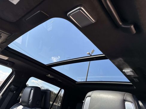 Used 2024 Cadillac Escalade Sport Platinum w/ LPO, ONYX Package image 18