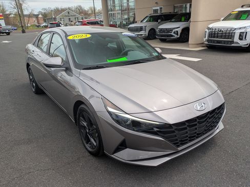 Certified 2023 Hyundai Elantra SEL FWD image 3