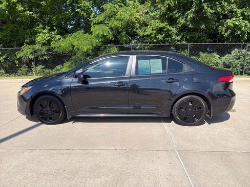 Used 2022 Toyota Corolla LE FWD image 2