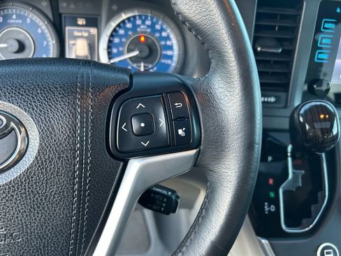 Used 2016 Toyota Sienna XLE Premium image 22