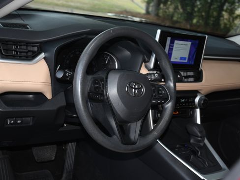 Used 2023 Toyota RAV4 XLE FWD image 8