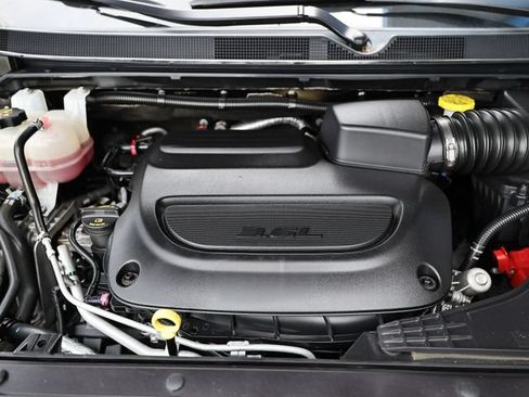 Used 2025 Chrysler Pacifica Select FWD image 28