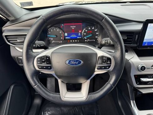 Used 2022 Ford Explorer XLT w/ Equipment Group 202A AWD/4WD image 23
