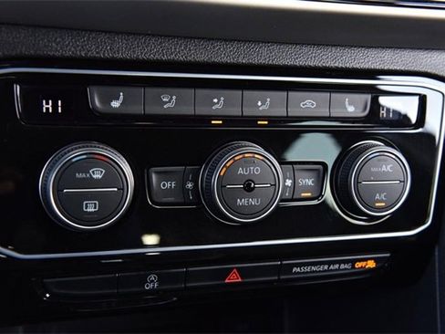 Used 2022 Volkswagen Atlas Cross Sport SE w/ Black Wheel Package image 14