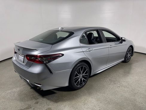 Certified 2023 Toyota Camry SE image 3