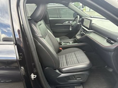 Used 2025 Ford Explorer ST-Line w/ ST-Line Street Pack AWD/4WD image 26