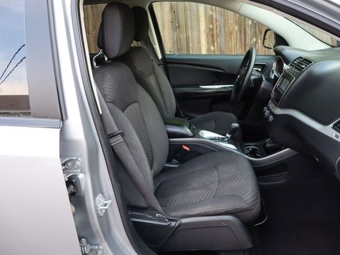 Used 2017 Dodge Journey SE w/ Flexible Seating Group image 24