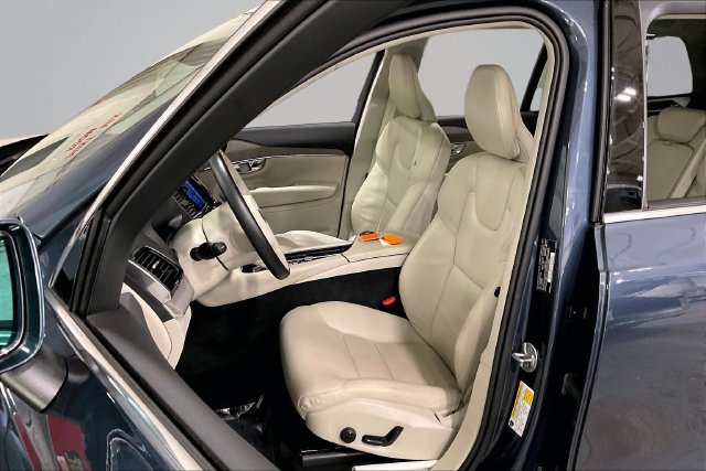 Certified 2025 Volvo XC90 T8 Plus w/ Protection Package Premier AWD/4WD image 28