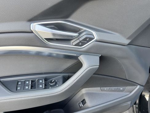 Used 2021 Audi e-tron Premium w/ Convenience Plus Package image 12