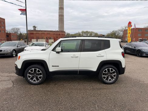 Used 2015 Jeep Renegade Latitude AWD/4WD image 3