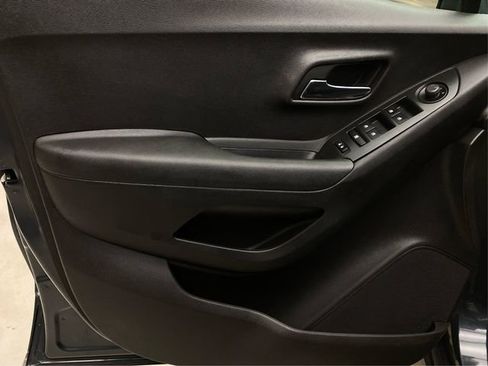 Used 2016 Chevrolet Trax LT w/ LT Convenience Package image 24