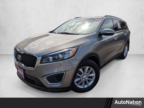 Used 2017 Kia Sorento LX AWD/4WD image 1
