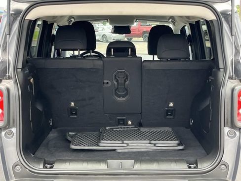 Certified 2022 Jeep Renegade Latitude w/ Convenience Group AWD/4WD image 6