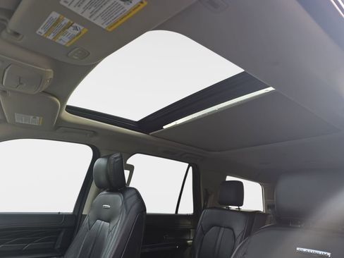 Used 2019 Ford Expedition Platinum image 30