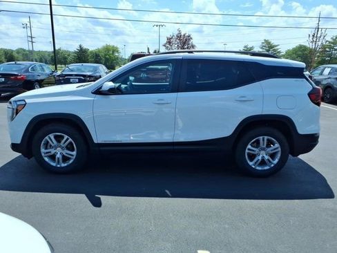 Used 2023 GMC Terrain SLE w/ Driver Convenience Package AWD/4WD image 4