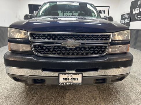 Used 2005 Chevrolet Silverado 2500 LS w/ Skid Plate Package image 2