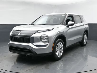 New 2025 Mitsubishi Outlander ES