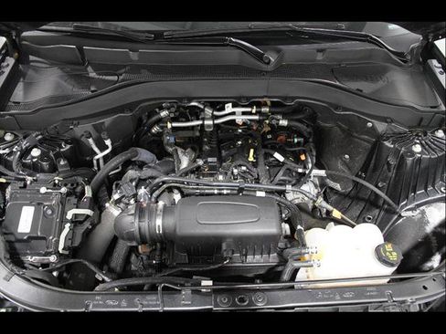 Certified 2022 Ford Explorer XLT w/ Equipment Group 202A AWD/4WD image 23