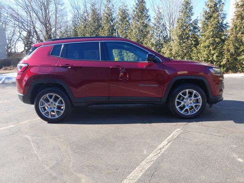 Used 2022 Jeep Compass Latitude image 39