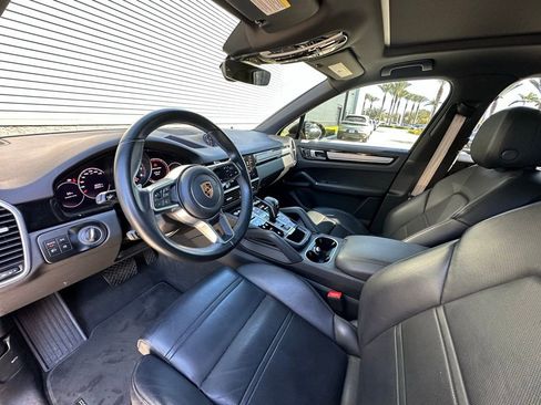 Used 2022 Porsche Cayenne Platinum Edition image 4