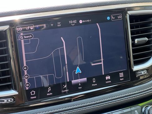 Used 2024 Chrysler Pacifica Limited FWD image 23