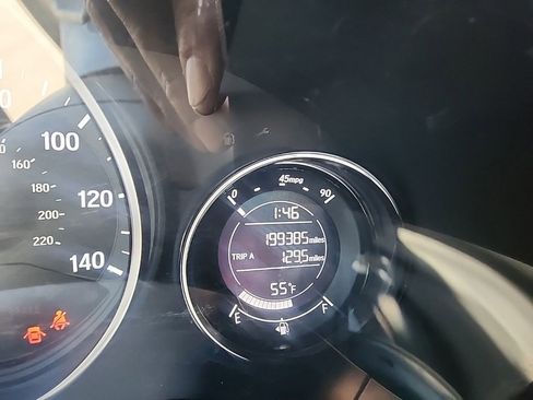 Used 2016 Honda HR-V LX image 14