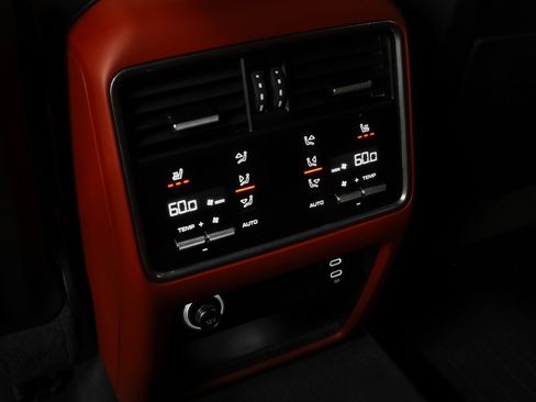 Certified 2022 Porsche Cayenne Platinum Edition image 45