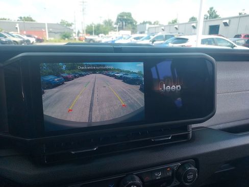 Used 2025 Jeep Wrangler Unlimited Sport AWD/4WD image 11