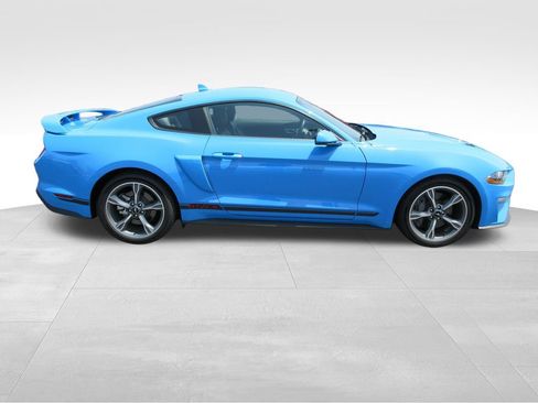 Used 2022 Ford Mustang GT Premium w/ Equipment Group 401A RWD image 6