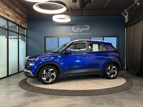 Used 2023 Hyundai Venue SEL FWD image 7